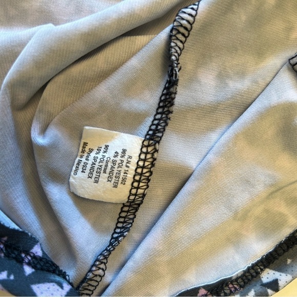 Athletic EVCR women’s ventilated tank top in size Medium.  J15 - Picture 9 of 9